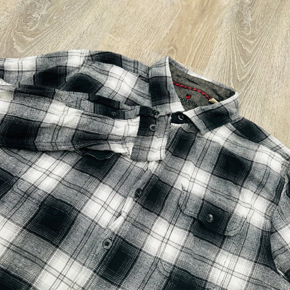 Woolrich Flannel Mens XL Black White Plaid Flannel Button Down Cotton Shirt